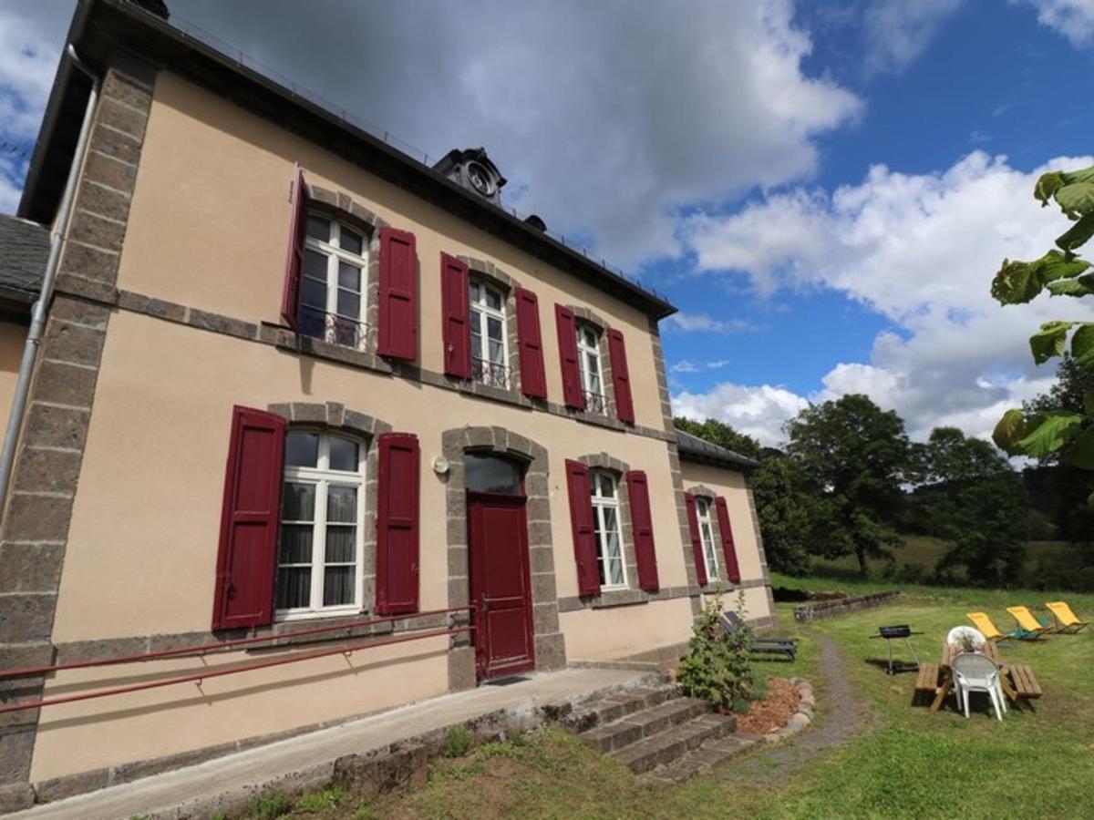 Willa Maison De Charme Au Coeur Des Monts Du Cantal, Ideale Pour 12 Pers., Avec Jardin, Cheminee Et Loisirs Proches - Fr-1-742-96 Saint-Martin-Valmeroux Zewnętrze zdjęcie