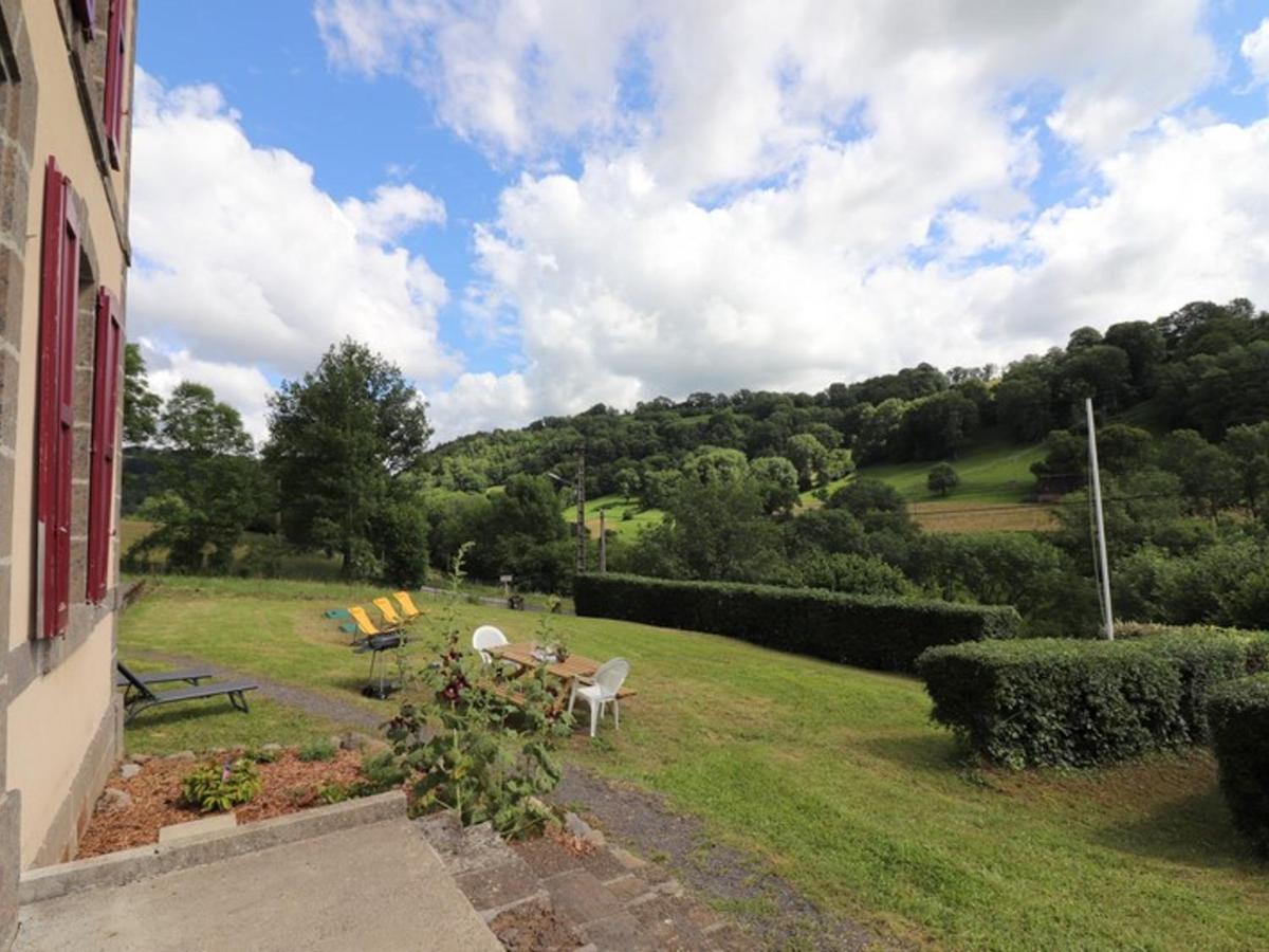 Willa Maison De Charme Au Coeur Des Monts Du Cantal, Ideale Pour 12 Pers., Avec Jardin, Cheminee Et Loisirs Proches - Fr-1-742-96 Saint-Martin-Valmeroux Zewnętrze zdjęcie