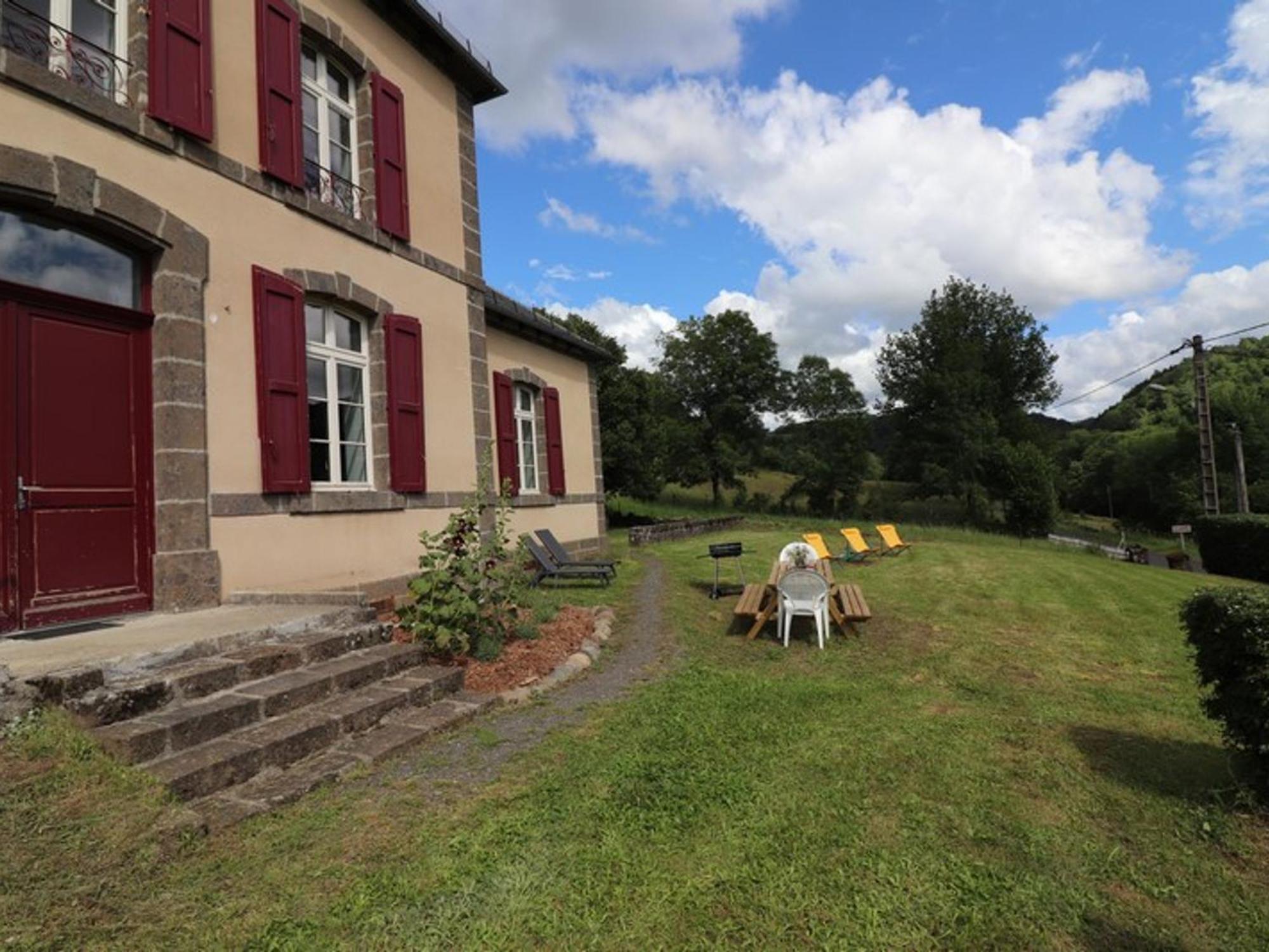 Willa Maison De Charme Au Coeur Des Monts Du Cantal, Ideale Pour 12 Pers., Avec Jardin, Cheminee Et Loisirs Proches - Fr-1-742-96 Saint-Martin-Valmeroux Zewnętrze zdjęcie